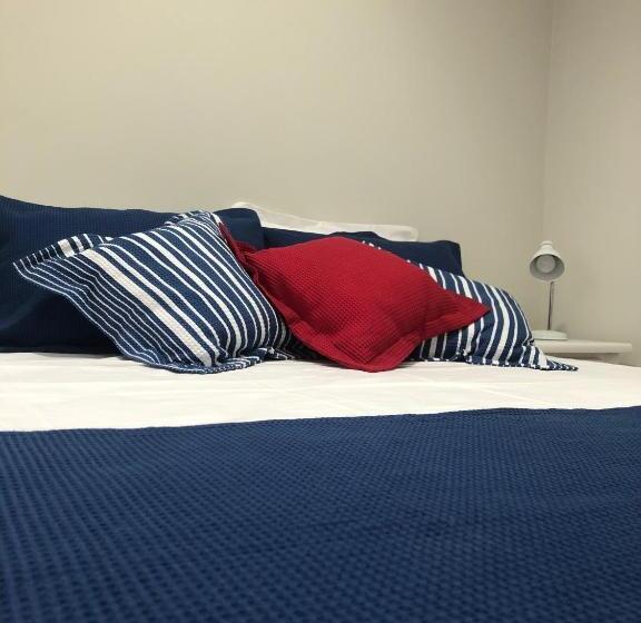 جناح عائلي, Fish Inn