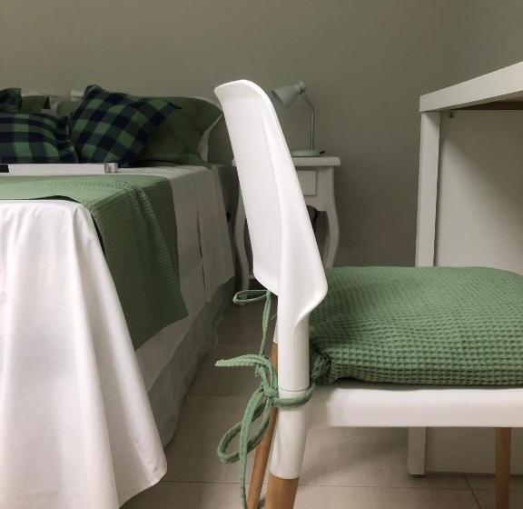 غرفة قياسية ثلاثية, Fish Inn