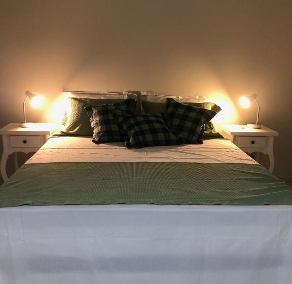 غرفة قياسية ثلاثية, Fish Inn