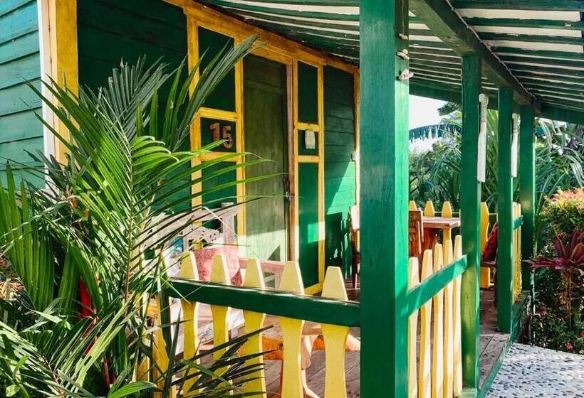 דירת חדר עם טרסה, Happy Days Villa