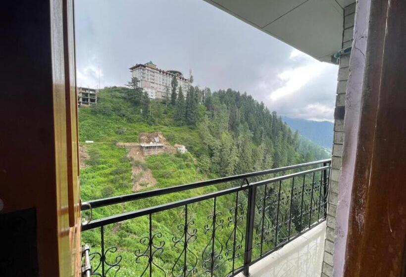 غرفة قياسية ثلاثية مزودة بشرفة, Snowflake