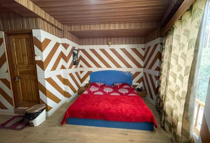 غرفة قياسية ثلاثية مزودة بشرفة, Snowflake