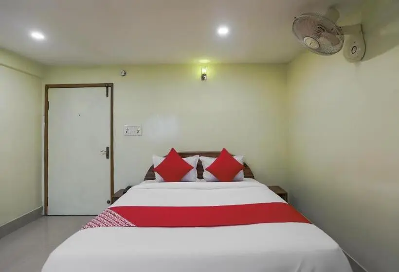Classic Kolmen Hengen Huone, Oyo Flagship Hotel Raja