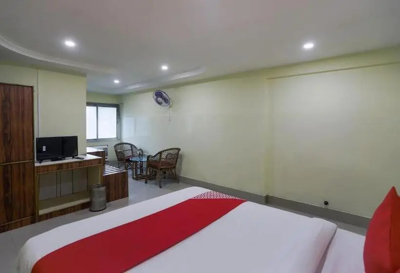Classic Kolmen Hengen Huone, Oyo Flagship Hotel Raja