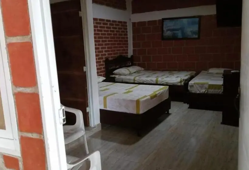 Perhehuone, Hostal Villa Aurora