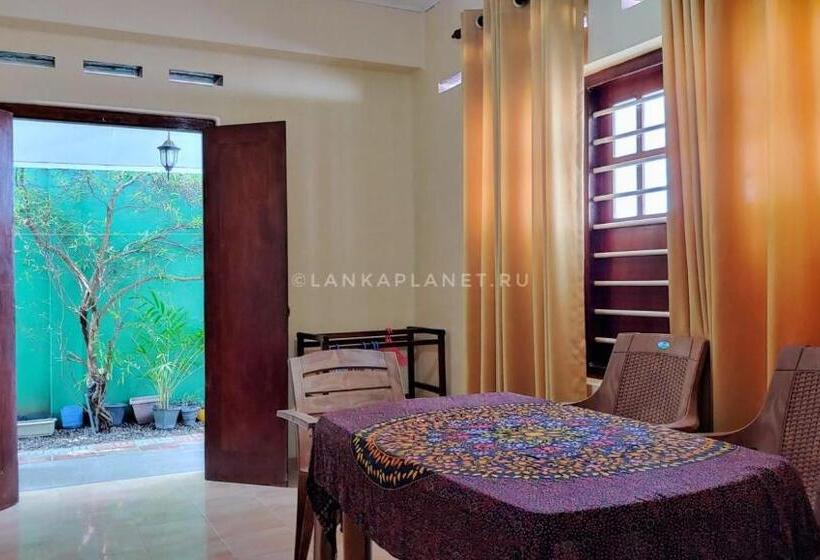 غرفة إقتصادية فردية, Twin Palms