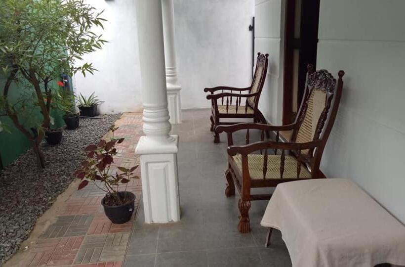 غرفة إقتصادية فردية, Twin Palms