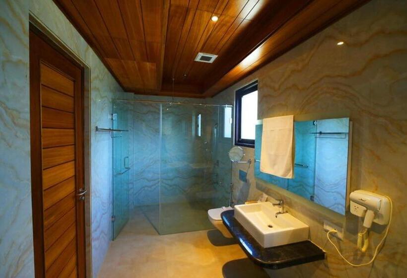 豪华房间, Sandyy Wavess