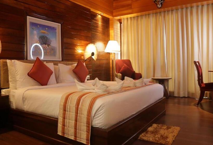 豪华房间, Sandyy Wavess