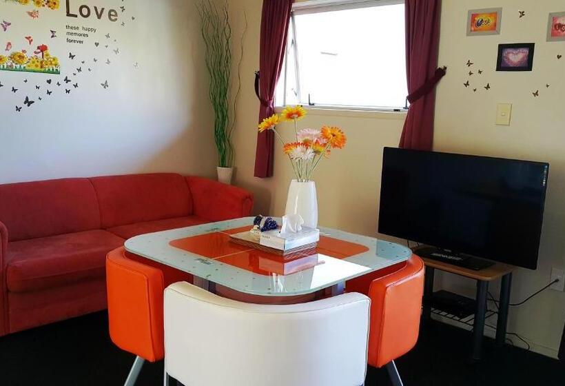 جناح ديلوكس, Aurora City Suites Motel