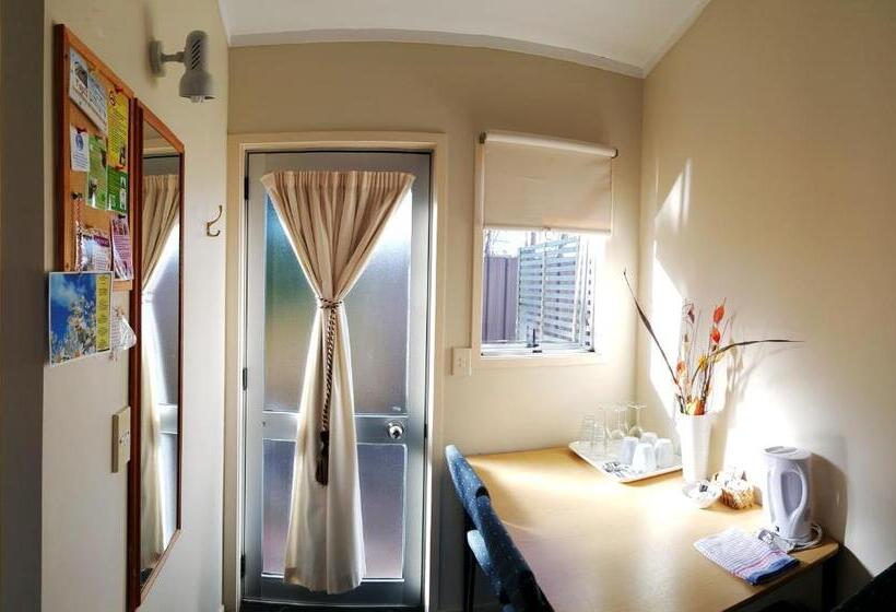 استوديو إدارى داخلى, Aurora City Suites Motel