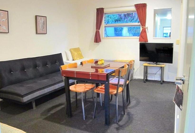 جناح غرفتين نوم, Aurora City Suites Motel