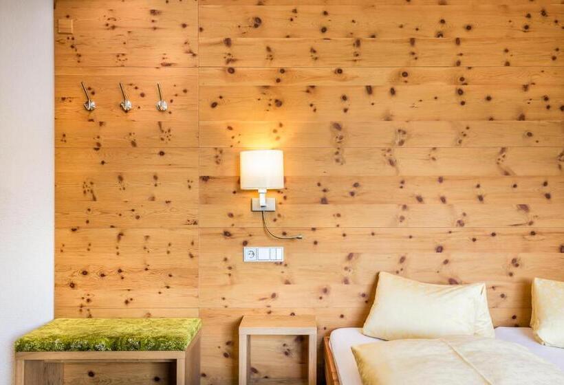 اتاق استاندارد سه نفره, Garni Ernst Falch