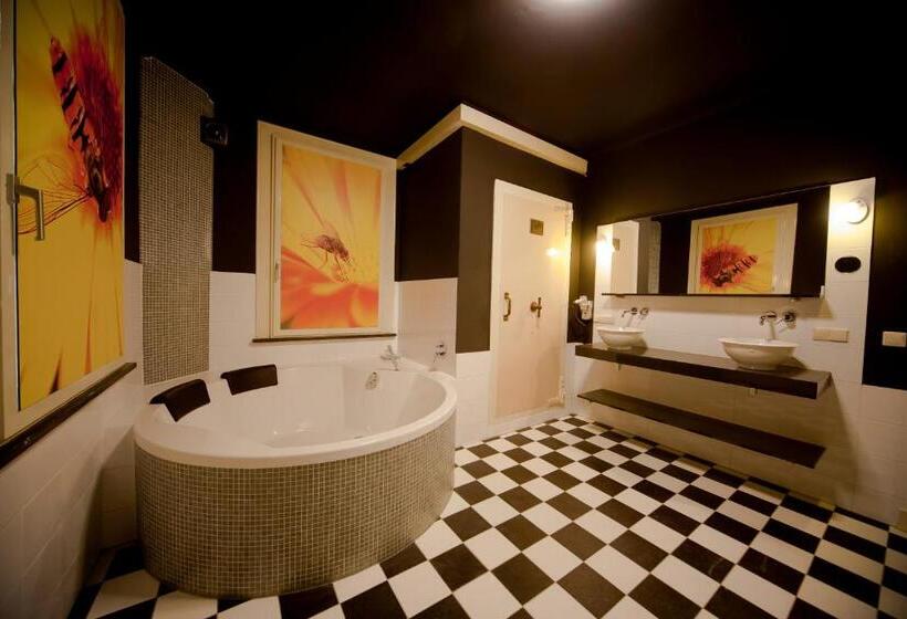 Superior suite with terrace, Raadhuis Dinther Suites