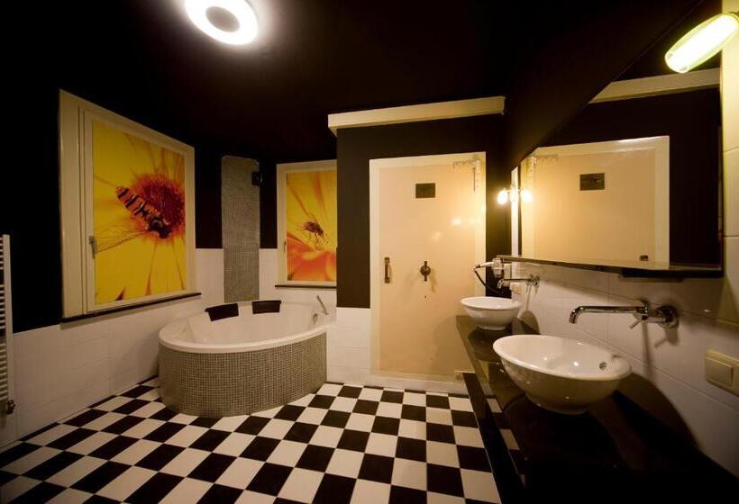 Superior suite with terrace, Raadhuis Dinther Suites