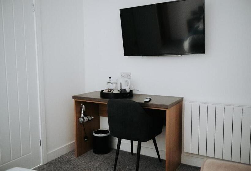 디럭스 패밀리 룸, The Fox And Hounds