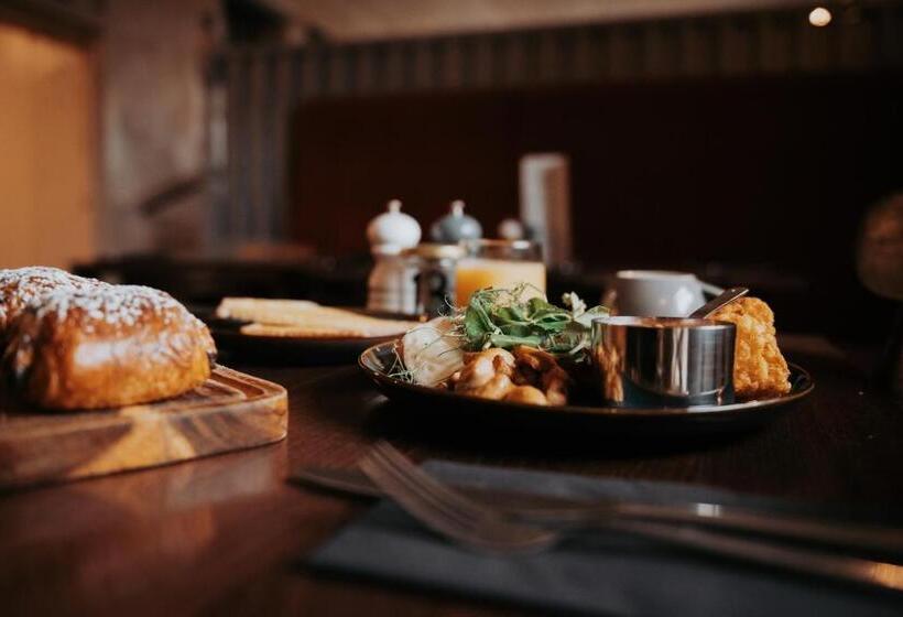 디럭스 룸 킹사이즈 침대, The Fox And Hounds