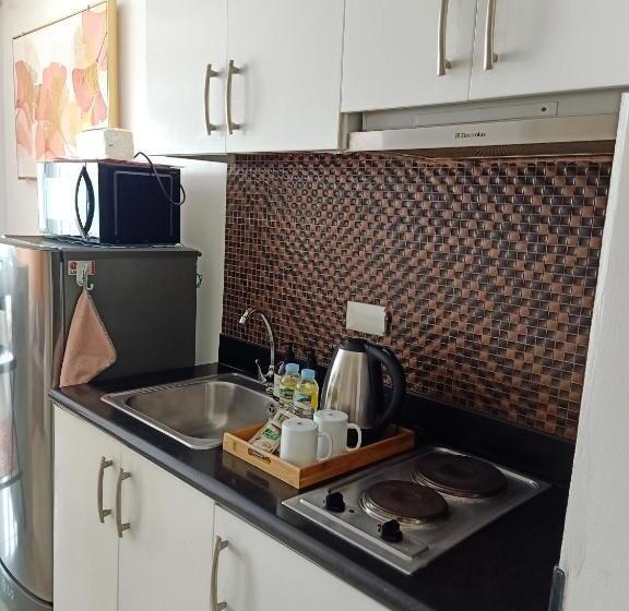 استودیوی استاندارد, Condo In Bel Air, Makati