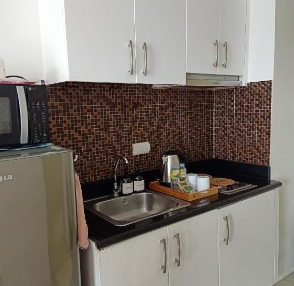استودیوی استاندارد, Condo In Bel Air, Makati