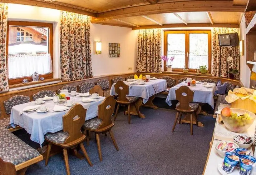 اتاق استاندارد سه نفره, Frühstückspension & Ferienhaus Fädnerspitze