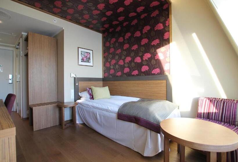 غرفة قياسية فردية مطلة علي البحر, Holmen Fjordhotell