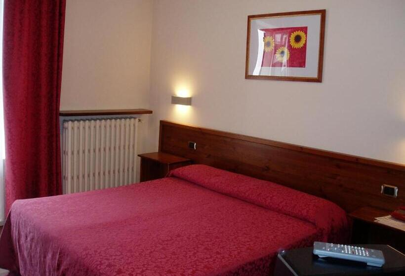 Четырехместный Номер Классик, Albergo Delle Alpi