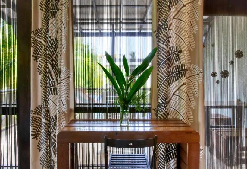 سوییت, Chaykovski Boutique H