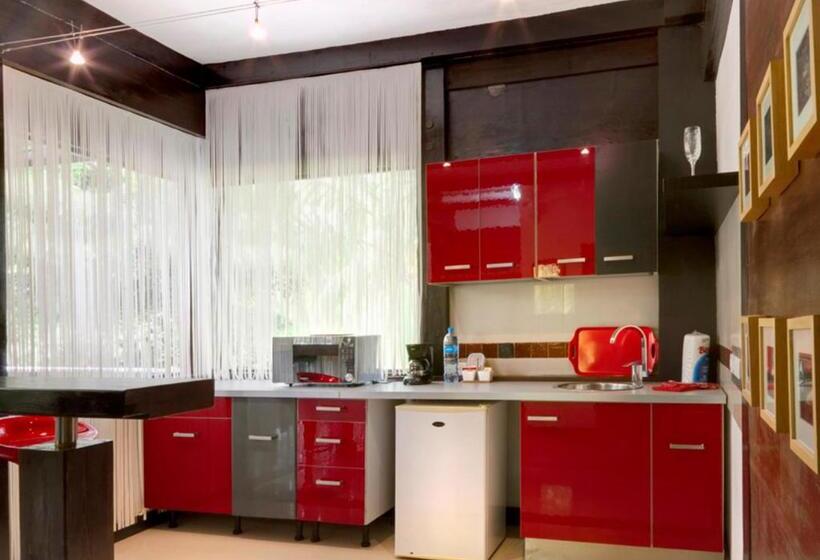 سوییت, Chaykovski Boutique H