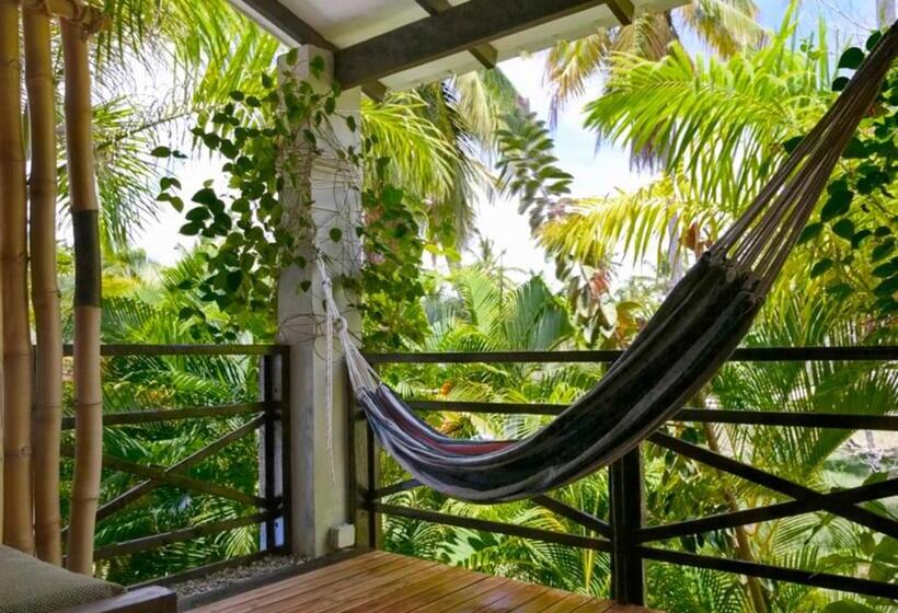 سوئیت با وان آب گرم, Chaykovski Boutique H