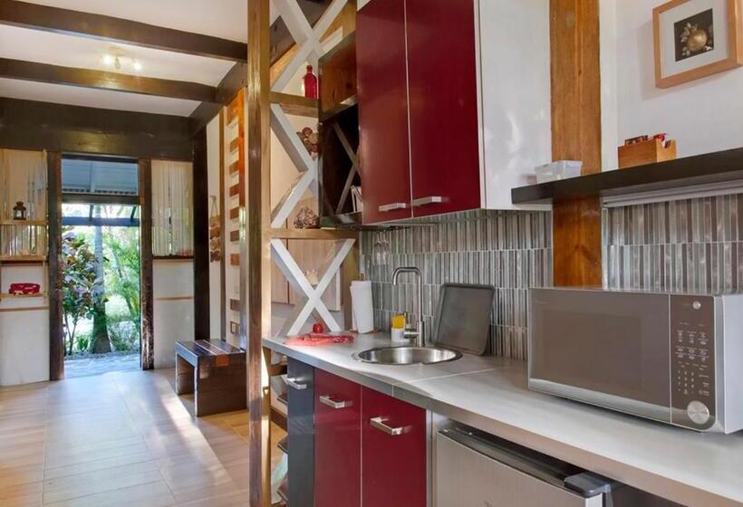 سوئیت با وان آب گرم, Chaykovski Boutique H