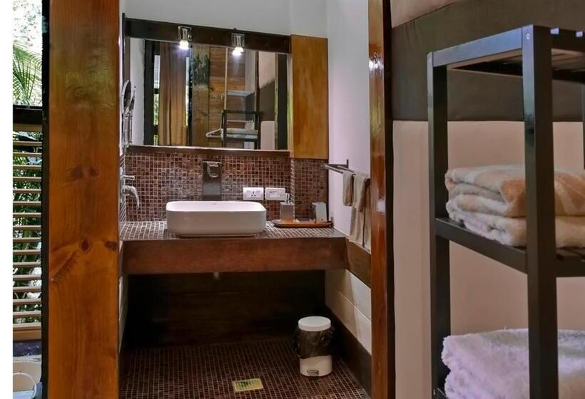 سوئیت با وان آب گرم, Chaykovski Boutique H