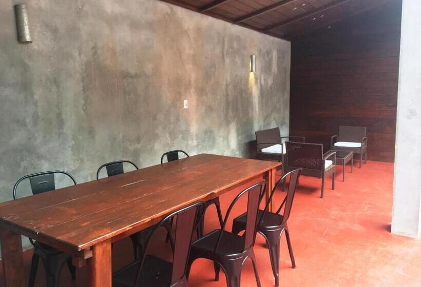 غرفة سوبيريور ثلاثية, Colonial