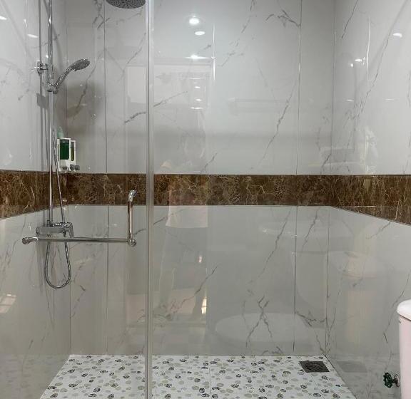 اتاق خانوادگی, Du Hung 2