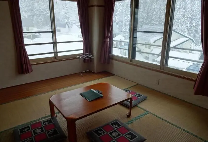 Standard-huone Jaettu Kylpyhuone, Highland Lodge Takegen