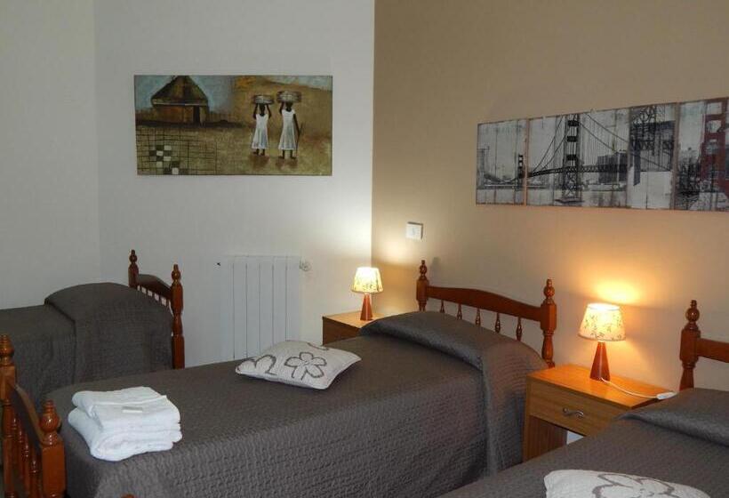 חדר בסיסי לשלושה, Il Platano