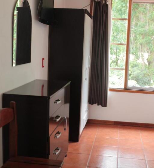 غرفة قياسية ثلاثية, La Ballena