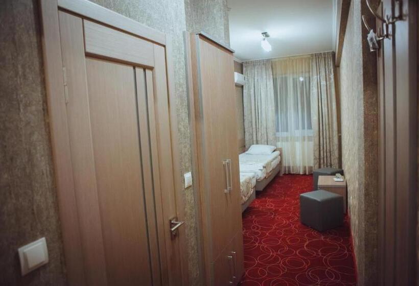 اتاق اکونومی, Magnum