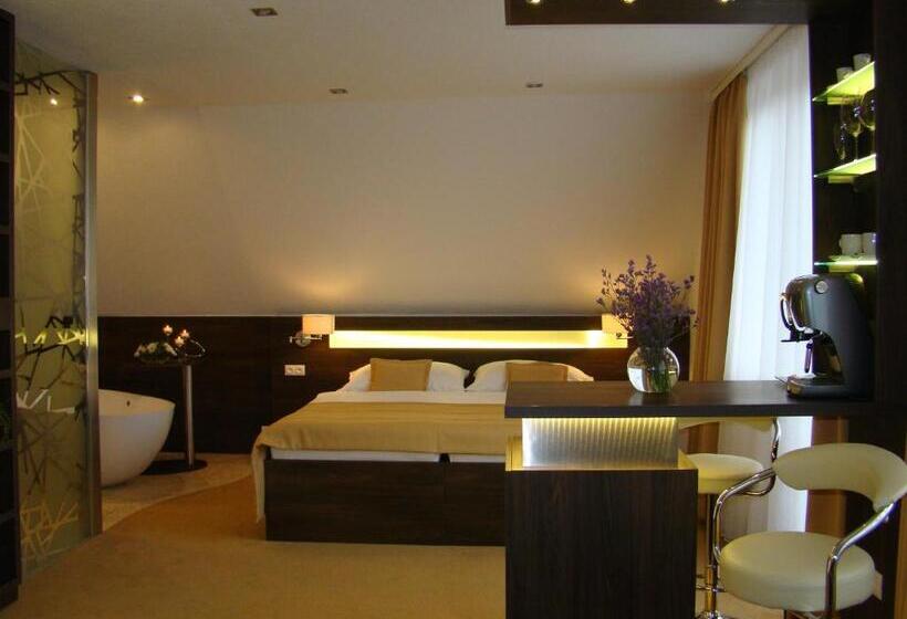 إستديو قياسى مزود بشرفة, Podlesí