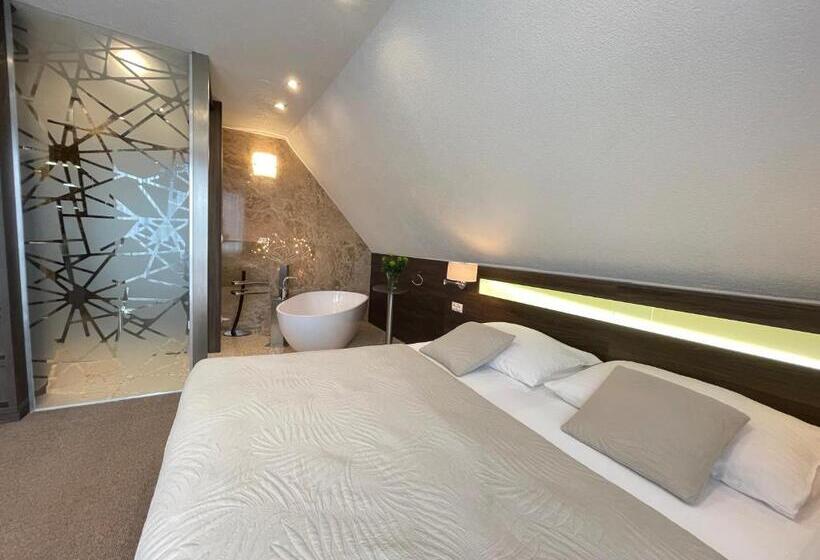 إستديو قياسى مزود بشرفة, Podlesí