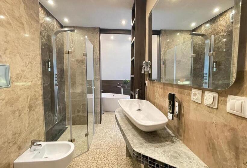 إستديو قياسى مزود بشرفة, Podlesí