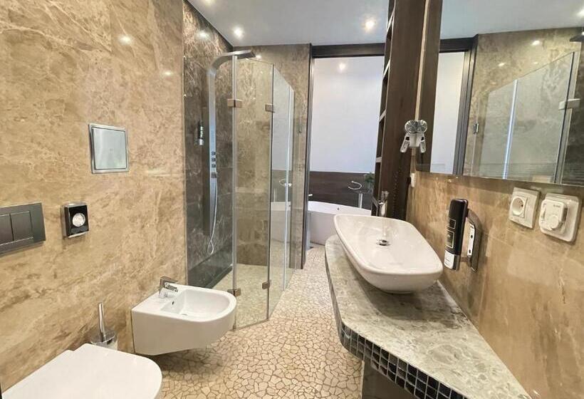 إستديو قياسى مزود بشرفة, Podlesí