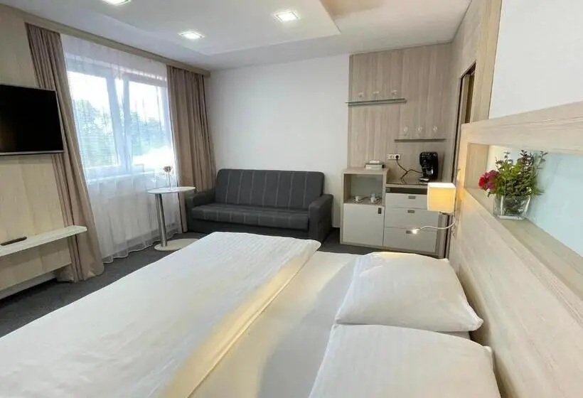 Deluxe Kolmen Hengen Huone, Spa Hotel Podlesí   Walldorf A Pohádková Vesnička