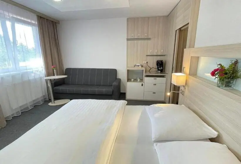 Deluxe Kolmen Hengen Huone, Spa Hotel Podlesí   Walldorf A Pohádková Vesnička