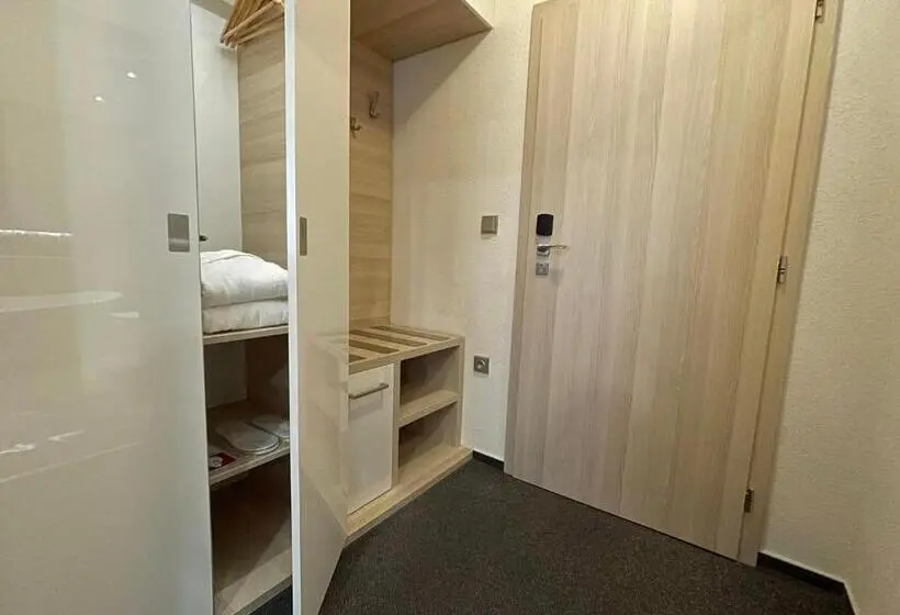 Deluxe Kolmen Hengen Huone, Spa Hotel Podlesí   Walldorf A Pohádková Vesnička