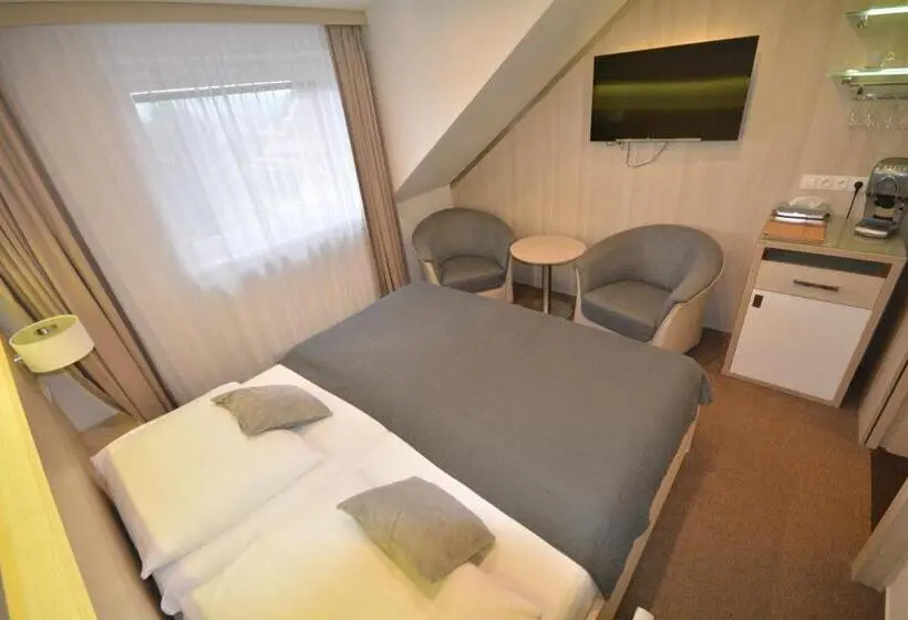 Superior Kolmen Hengen Huone, Spa Hotel Podlesí   Walldorf A Pohádková Vesnička