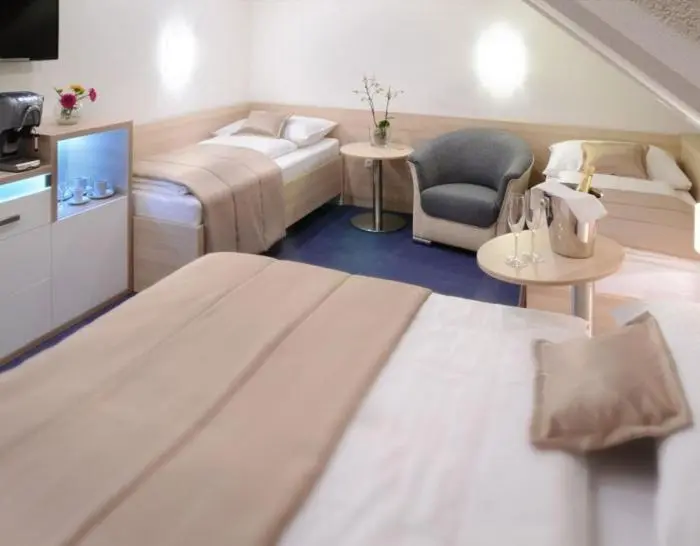 Deluxe Neljän Hengen Huone, Spa Hotel Podlesí   Walldorf A Pohádková Vesnička