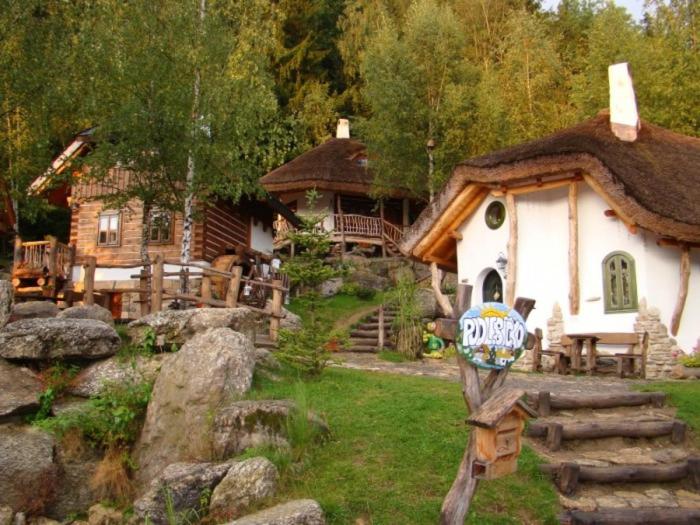 جناح عائلي, Podlesí