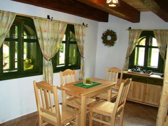 جناح عائلي, Podlesí