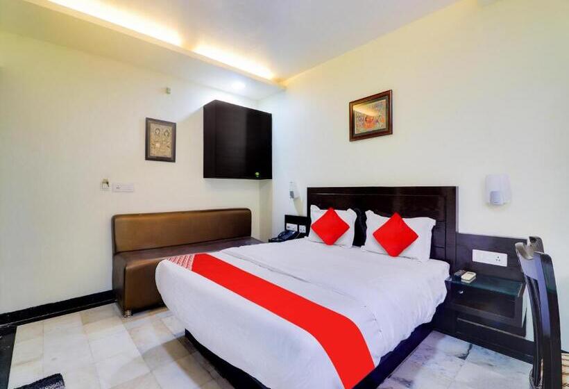 Háromágyas Classic Szoba, Oyo Flagship Hotel Rudra Palace