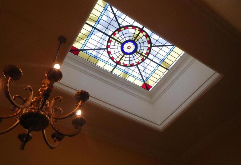 غرفة قياسية, Bank Guest House